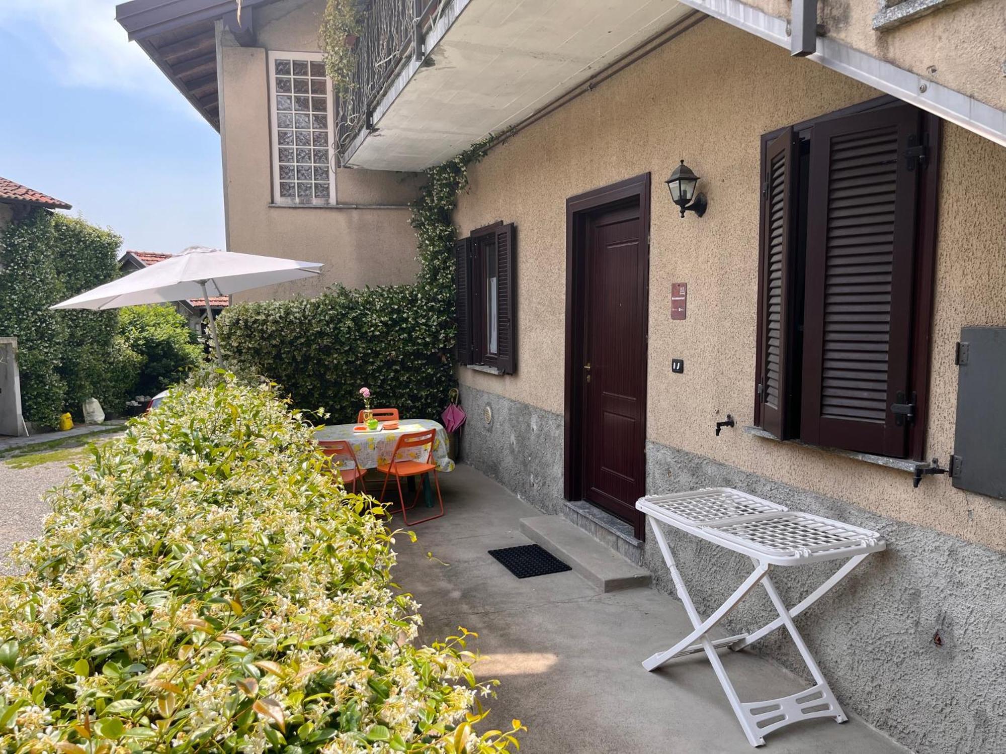 Il Cortile Como Single & Double Room In Apartment No Hotel Exterior photo