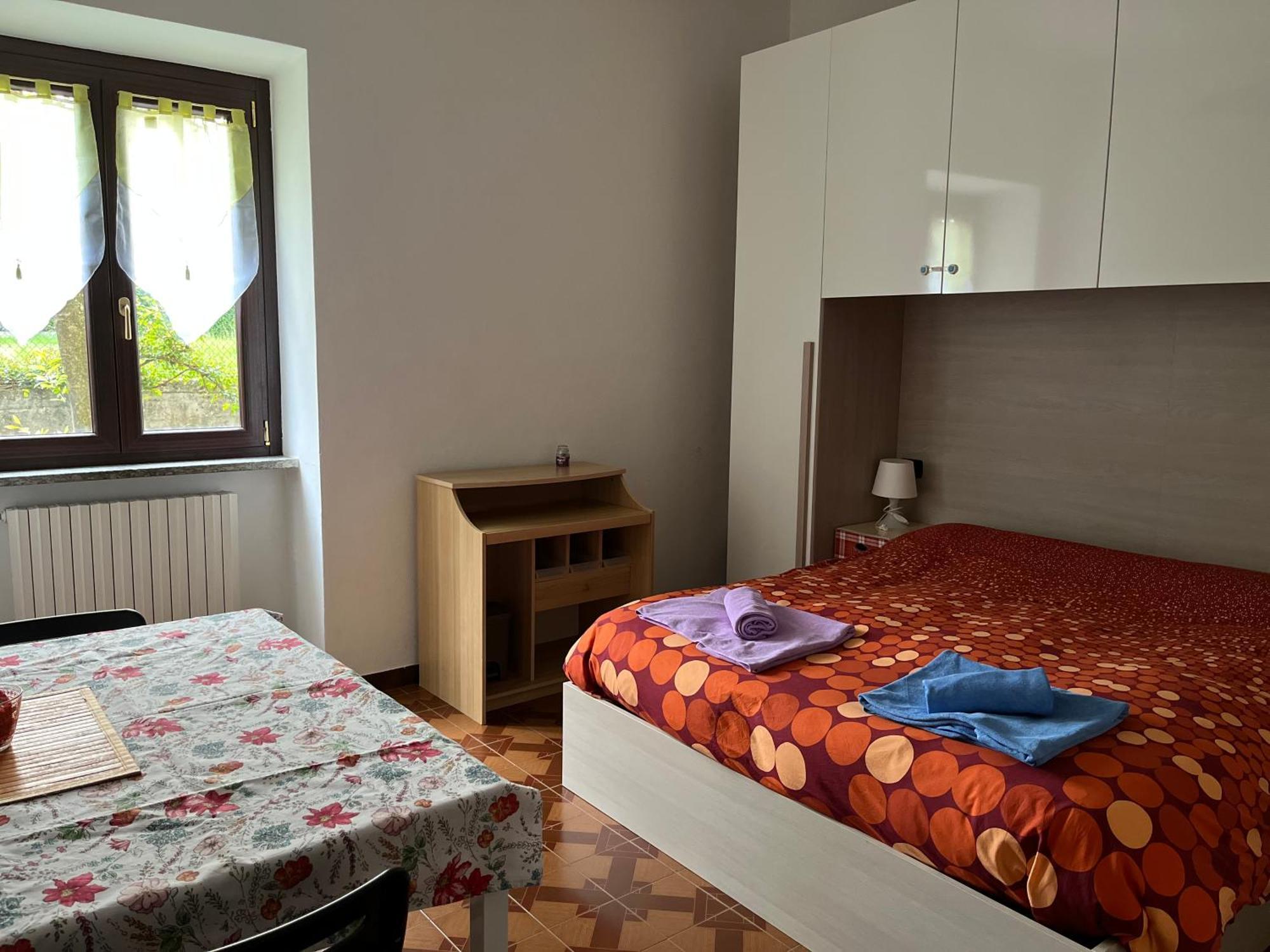 Il Cortile Como Single & Double Room In Apartment No Hotel Exterior photo