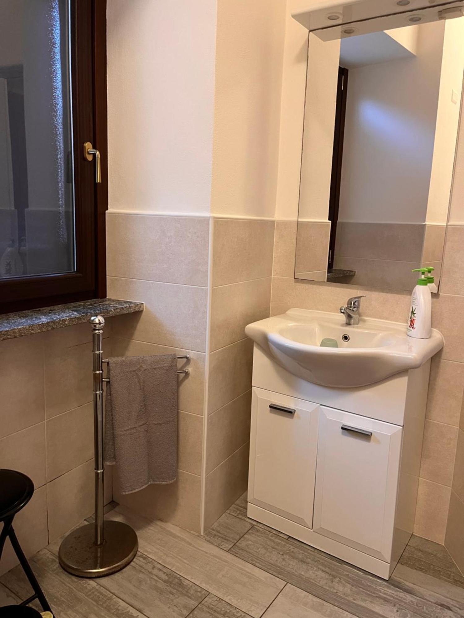 Il Cortile Como Single & Double Room In Apartment No Hotel Exterior photo