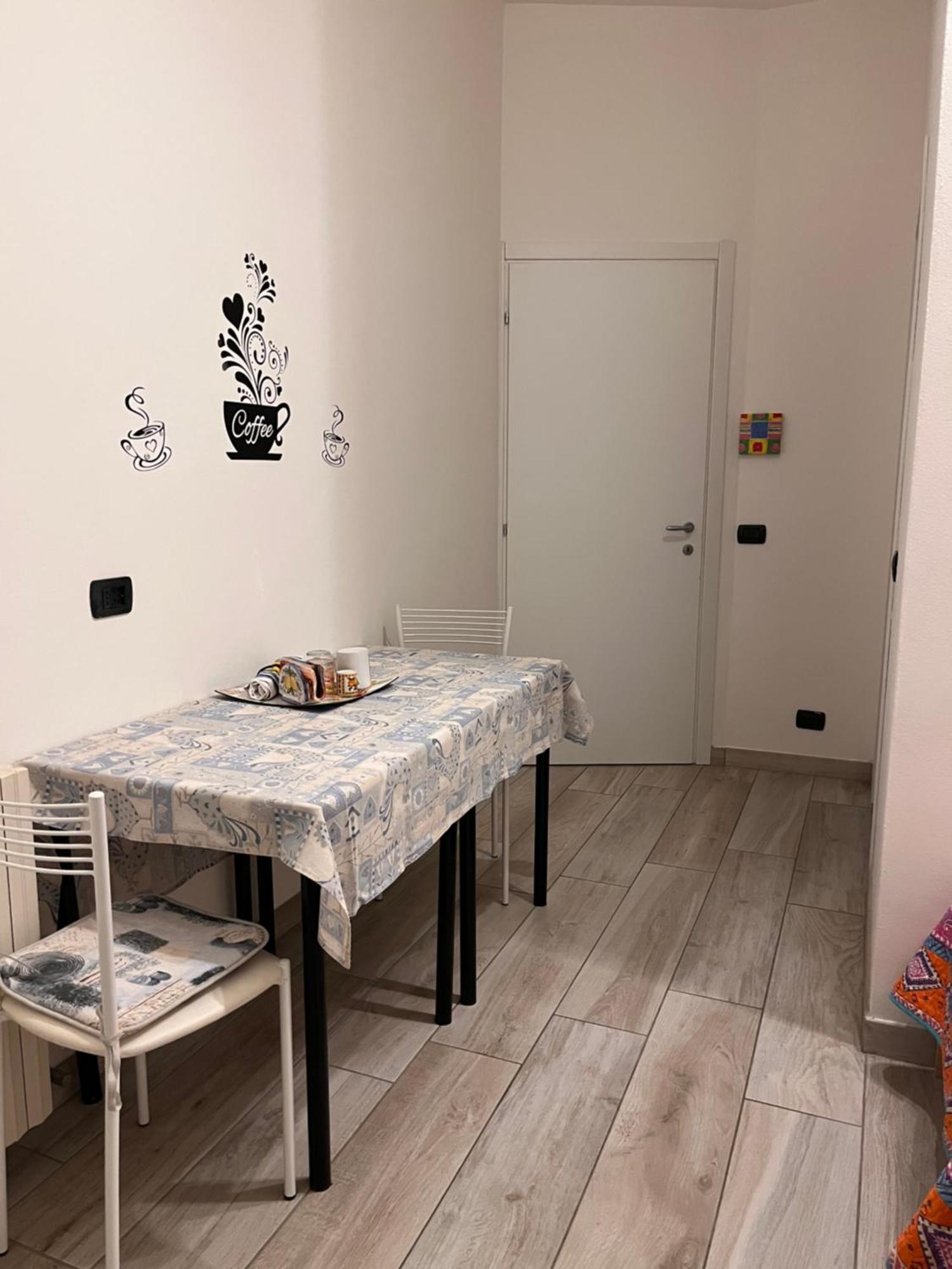 Il Cortile Como Single & Double Room In Apartment No Hotel Exterior photo