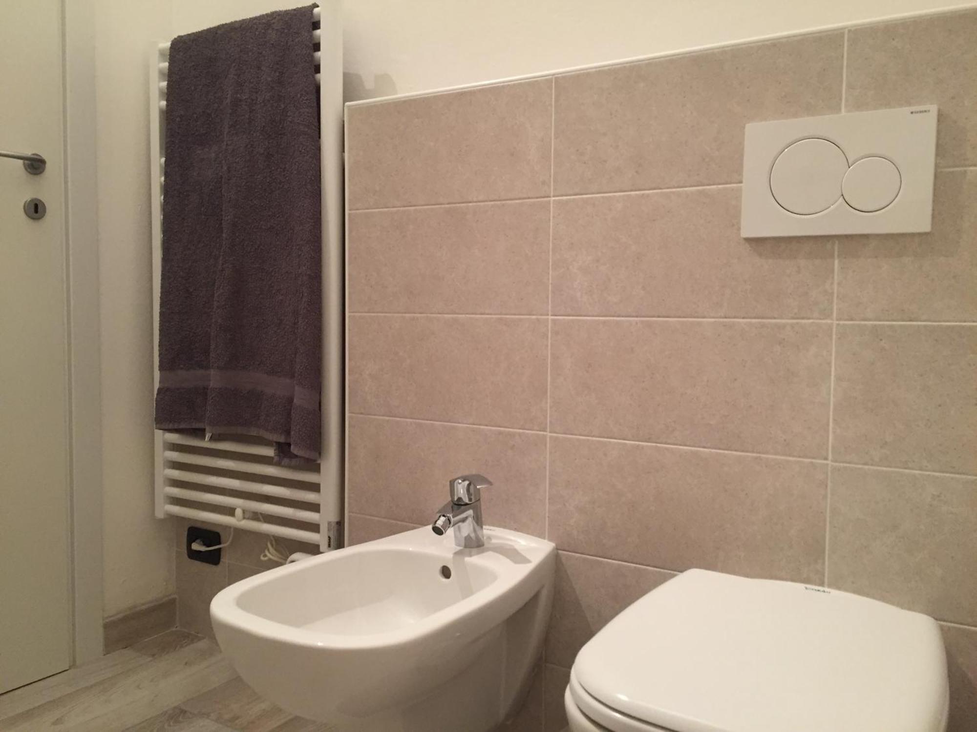 Il Cortile Como Single & Double Room In Apartment No Hotel Exterior photo